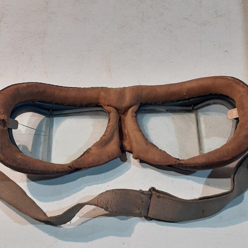 283 - Original genuine WW11 pilots flying goggles. Look like Mark 8. Good condition given age except one f... 