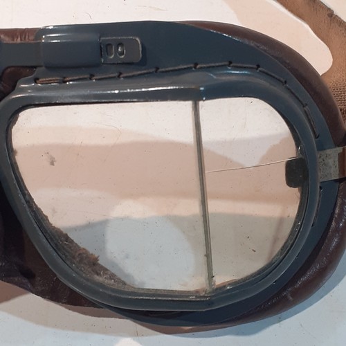 283 - Original genuine WW11 pilots flying goggles. Look like Mark 8. Good condition given age except one f... 