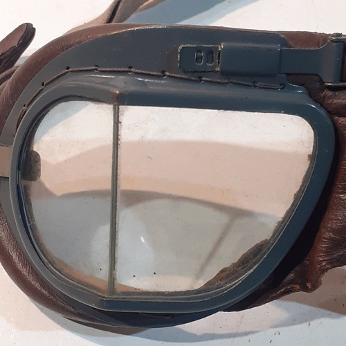 283 - Original genuine WW11 pilots flying goggles. Look like Mark 8. Good condition given age except one f... 