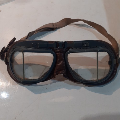 283 - Original genuine WW11 pilots flying goggles. Look like Mark 8. Good condition given age except one f... 