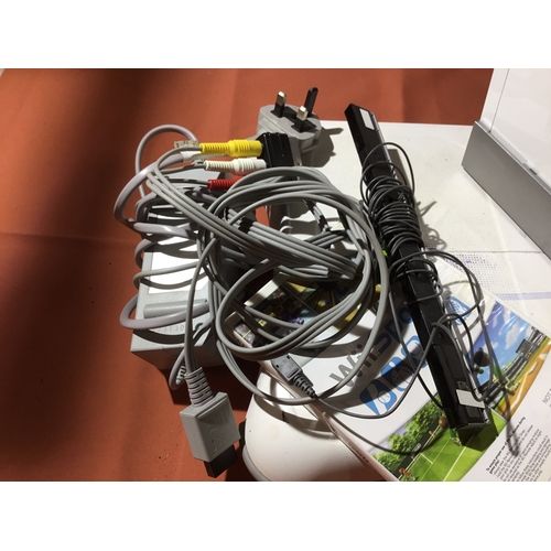 480 - White nintendo wii bundle with wii sports game