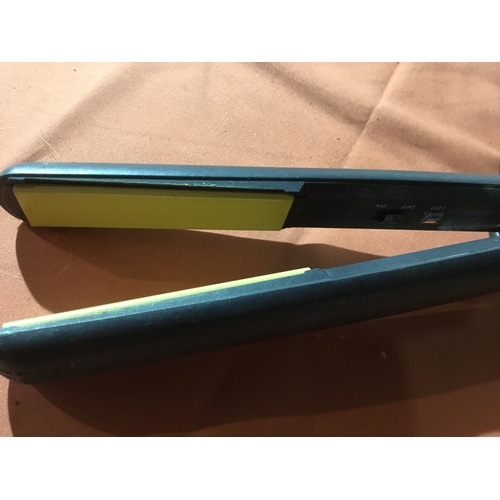 481 - GHD 4.2B hair straighteners - working order