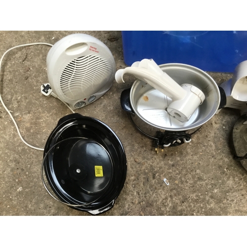 484 - Kitchen lot inc 2 slow cookers & a fan heater