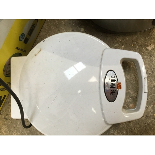 488 - Kitchen lot inc toasters, large slow cooker & more