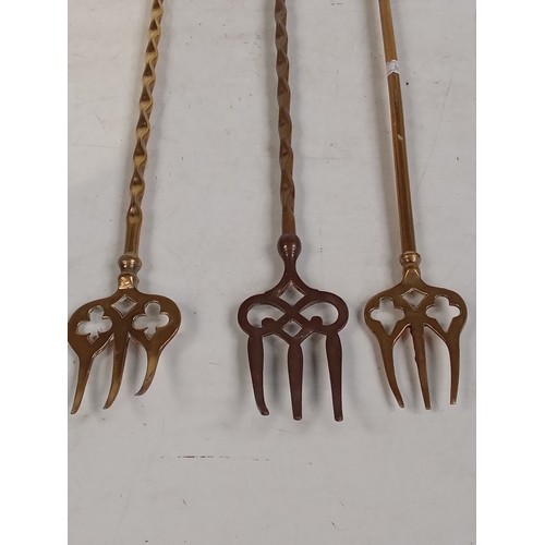 312 - 3 vintage brass toasting forks including 1935 silver jubilee