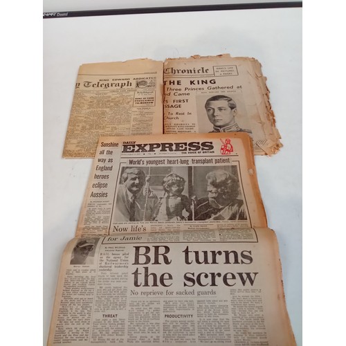 324 - Quantity of Vintage newspapers including the accession and abdication of Edward the Eighth