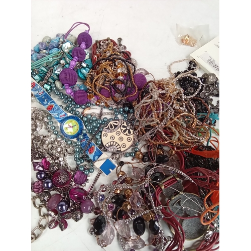 307 - Bundle of costume jewellery. Some great pieces but unsorted so needs untangling