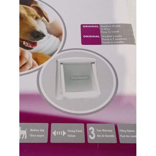 247 - Petsafe medium dog pet door flap. Boxed with instructions and fittings