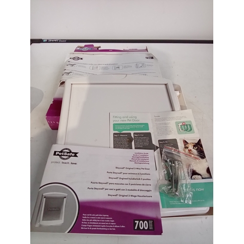 247 - Petsafe medium dog pet door flap. Boxed with instructions and fittings