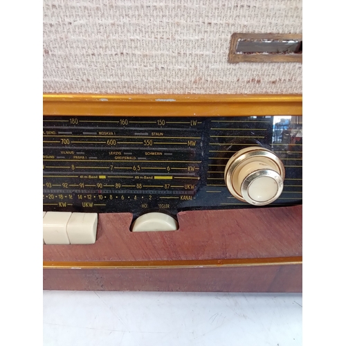 401 - German made Radiogram. Weimer 4680. VEB Stern radio. Untested