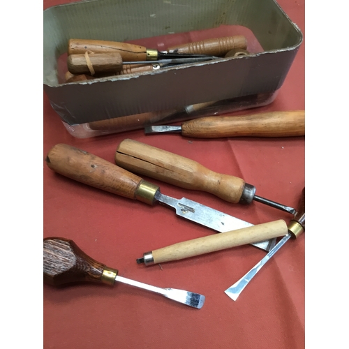 32 - Set of vintage wooden handled chisels