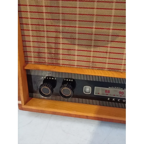 252 - Ekco radio. Model A.274. Minor wear but working condition