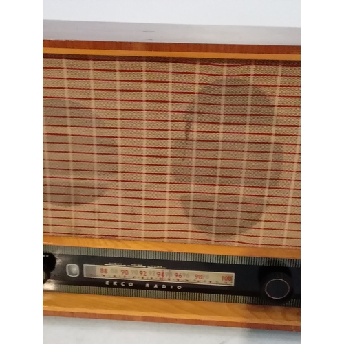 252 - Ekco radio. Model A.274. Minor wear but working condition