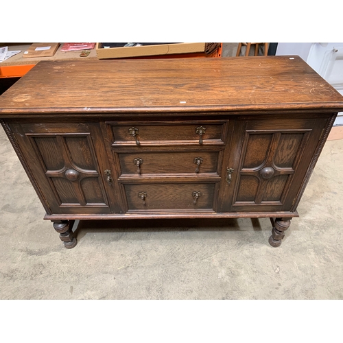 228 - Long oak sideboard - 1.3m - tidy condition