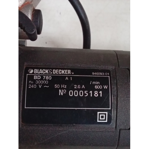 248 - Black and Decker plunge router. Working