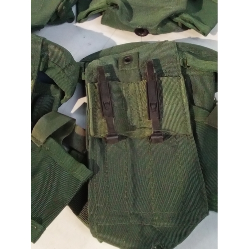 325 - 4 small replica American style pouches. Good condition