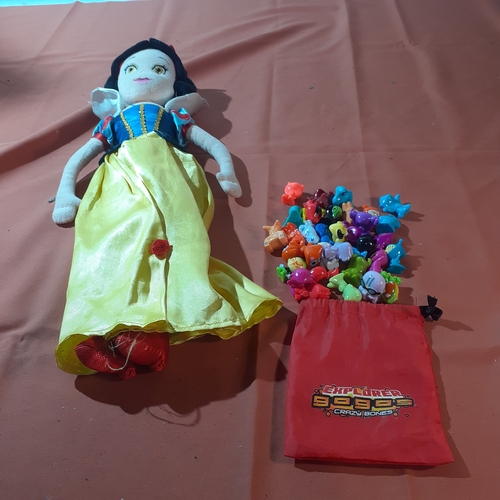 478 - Collectible toys. Disney store exclusive Snow White and a number of gogos in bag.