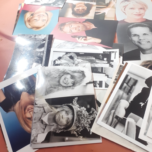 20 - Large quantity of photographs of stars and famous people. Black and white/colour. Many famous faces ... 