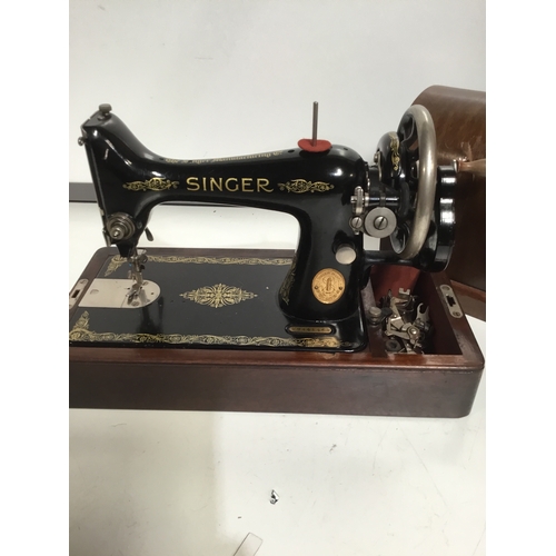 482 - Singer sewing machine with wooden case