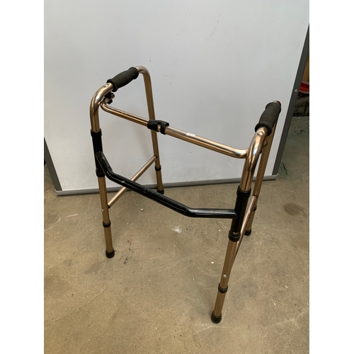 363 - Foldable Walking Frame