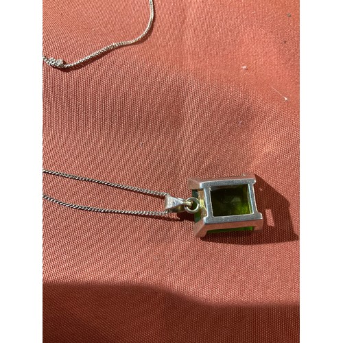 58 - Silver 925 necklace with large green pendant - 9g