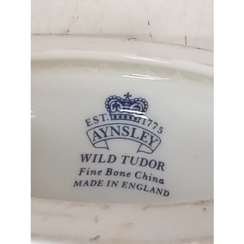 260 - Mixed lot to include a Make n Bake bread maker, an Aynsley 'Wild Tudor' pattern table lamp with an u... 