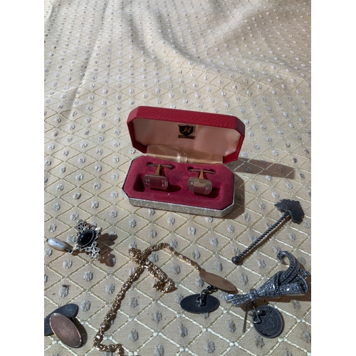 49 - Collectible lot of jewellery inc cufflinks & brooches - possibly silver but not stamped