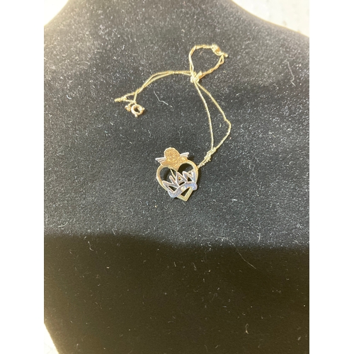54 - 9ct gold fine chain necklace with ‘Nan’ pendant - 0.9g