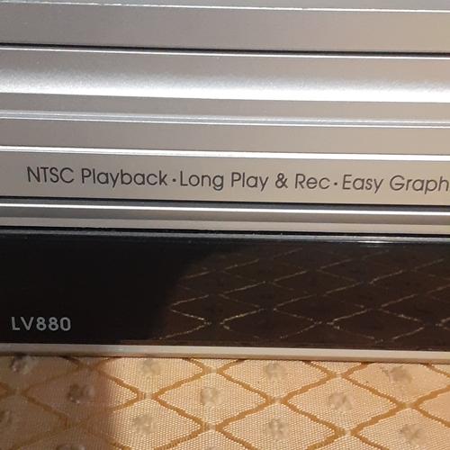 40A - LG play and record Video recorder. With remote. Model LV880. All working.