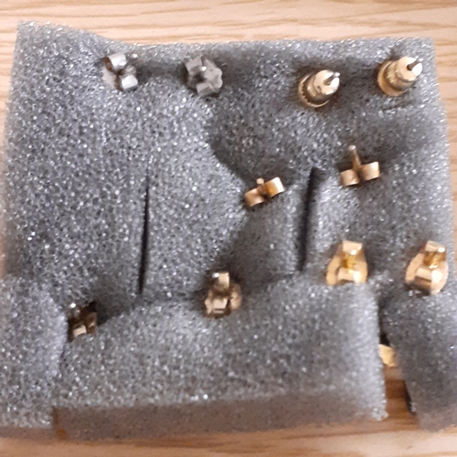 10 - Quantity of paired earrings. Gold and silver colour metals. Some decorative stone designs in good co... 