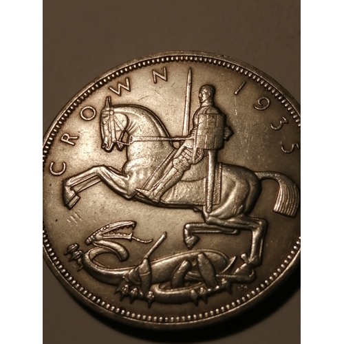 35A - COINS : 1935 crown in extremely fine condition