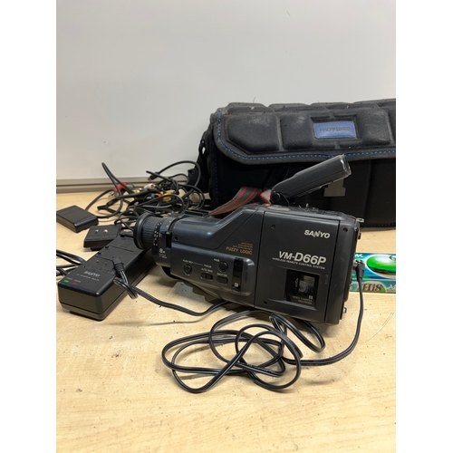 269A - Sanyo VM-D66P video camcorder - with accessories - power tested only