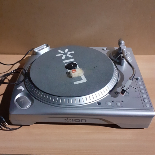 4 - Ion USB turntable with Universal Dock for IPad. Spare stylus. Overall good condition and working.