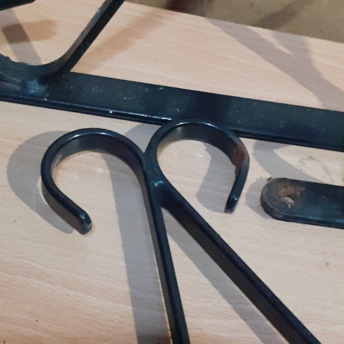 7 - 5 x coated iron, hanging basket brackets. Minor rust spots but solid condition