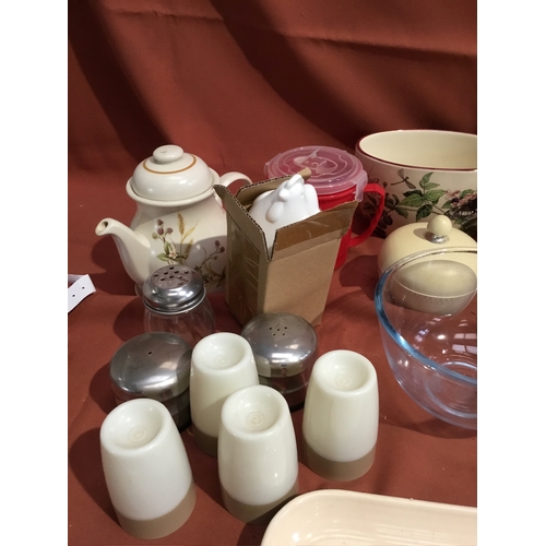 152 - Mixed kitchen ware inc Tupperware, Pyrex jug, mixing bowls & ceramic planters