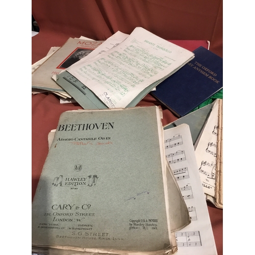 216 - Very large quantity of sheet music inc Organ works, modern hymns, Elkins & more