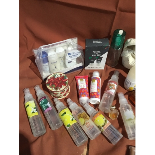 233 - Mixed beauty lot inc dove travel set, Paxton & pepper duo and other bathing products