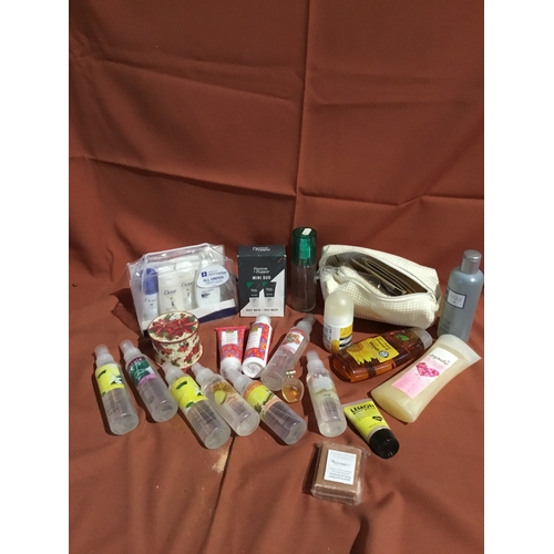 233 - Mixed beauty lot inc dove travel set, Paxton & pepper duo and other bathing products