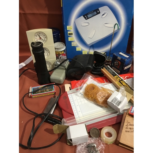 289 - Large mixed home lot inc desk lamp, magnetic light, anti dust chalk, battery charger & more