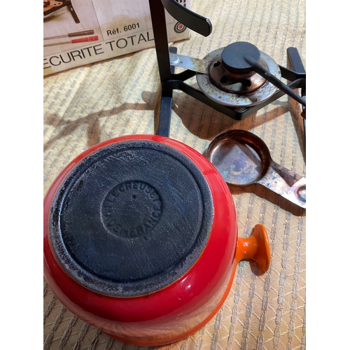 122 - Le Creuset fondue set in orange with original box (no forks)