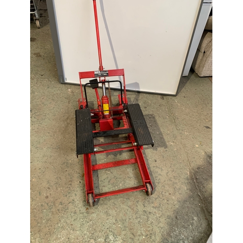 391 - Sealey Motorcycle and Quadbike Hydraulic Lift. 1500lbs capacity