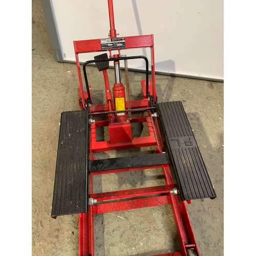 391 - Sealey Motorcycle and Quadbike Hydraulic Lift. 1500lbs capacity