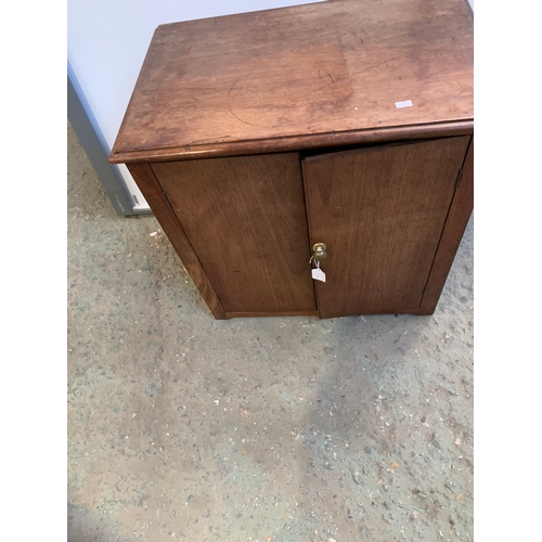 323 - Small walnut handmade vintage cabinet - 60x50x40cm