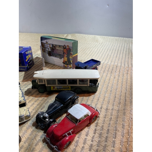 126 - Selection of die cast vehicles to include Lledo, Matchbox, corgi, Days gone etc