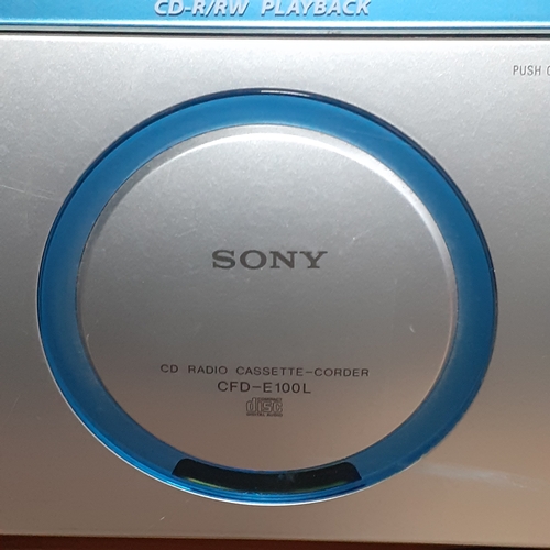 20 - Sony CFD E100L vintage stereo cassette, CD player. All elements work