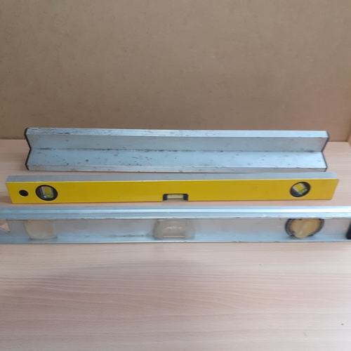 23 - 3 Spirit Levels. A Stanley Pro 180, Center Aluminum Box level and a Propi-line. Have been used but f... 