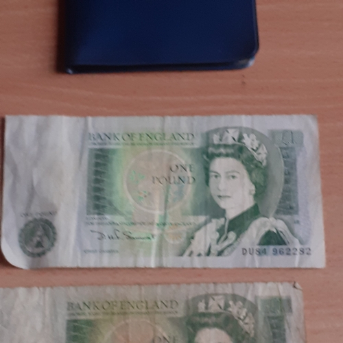 26 - 2 old English £1 notes and a presentation wallet containing 1971 first issue decimal coins