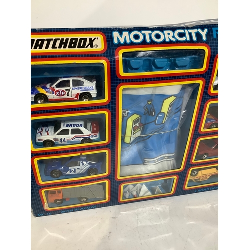 466 - Matchbox motorcity boxed set of cars