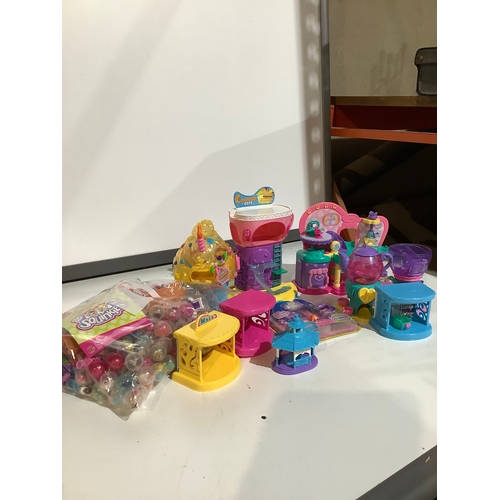 470 - Large collection of bandai squinkies squinkie  doos & accessories