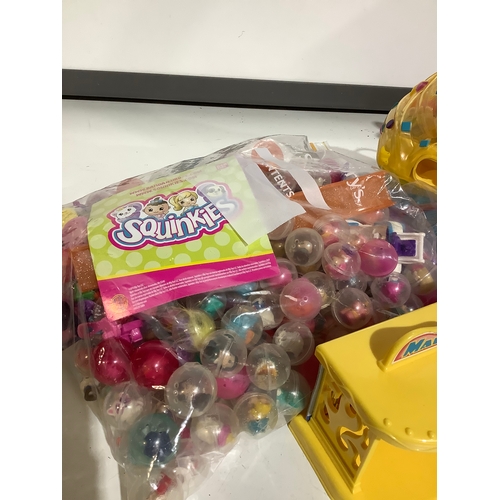 470 - Large collection of bandai squinkies squinkie  doos & accessories